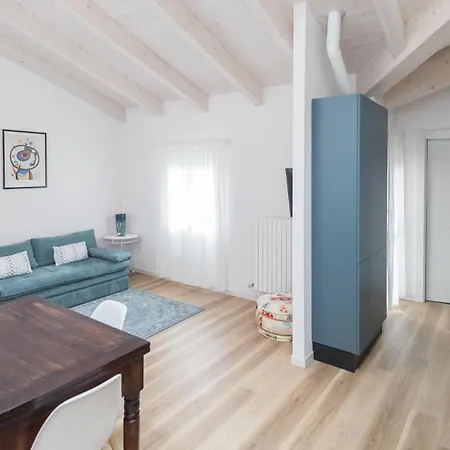 Apartment Mansarda Del Duca Parma